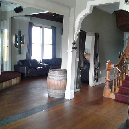 Shooters Saloon Hotel & Cabins Auckland Exteriör bild