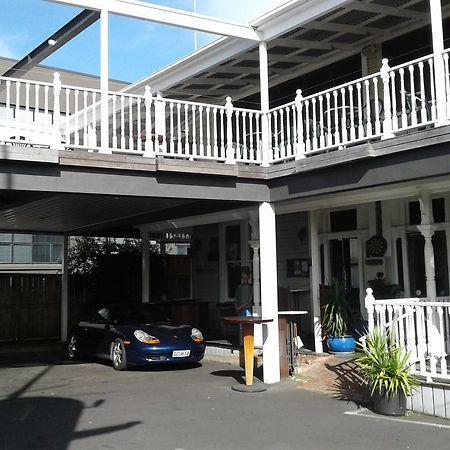 Shooters Saloon Hotel & Cabins Auckland Exteriör bild