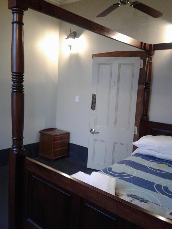 Shooters Saloon Hotel & Cabins Auckland Exteriör bild