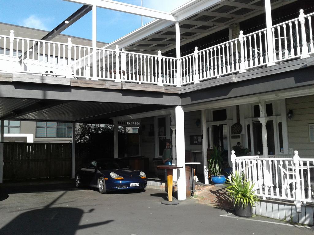 Shooters Saloon Hotel & Cabins Auckland Exteriör bild