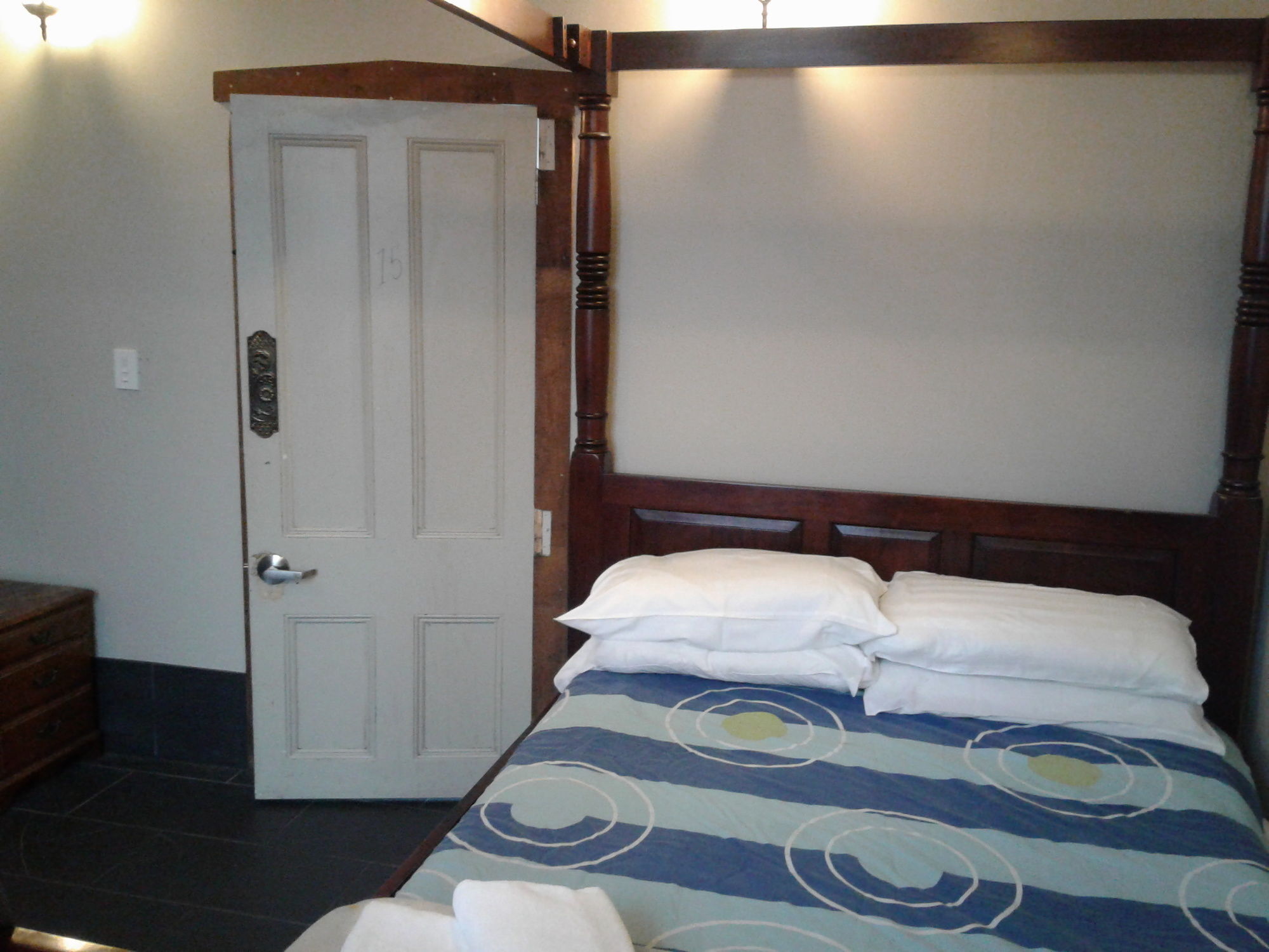 Shooters Saloon Hotel & Cabins Auckland Exteriör bild